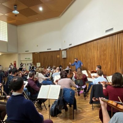 La Orquesta Sinfónica de la Región de Murcia actúa en el Auditorio de Torrevieja junto al fagotista José Lozano Prior