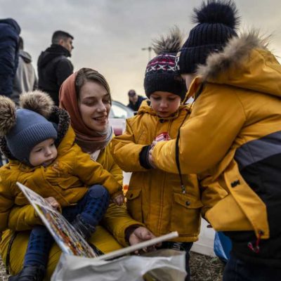 La Región de Murcia habilita un teléfono y correo para los interesados en acoger menores procedentes de Ucrania