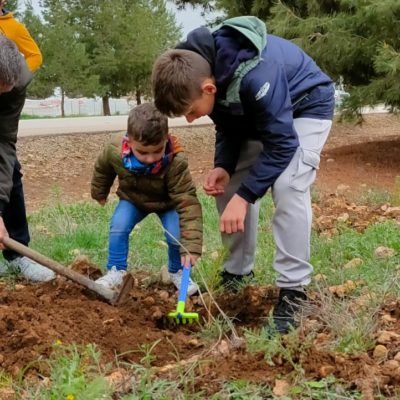 Cefusa celebra el Día Forestal Mundial con una plantación de árboles en familia