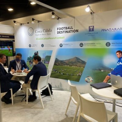 La Región promociona su clima y sus infraestructuras deportivas en uno de los mayores eventos de fútbol a nivel mundial