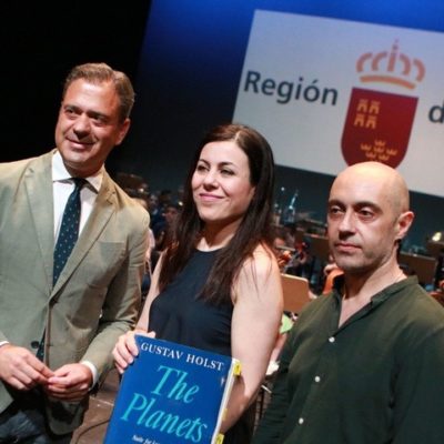REGIÓN DE MURCIA | 
        La Orquesta Sinfónica y la de Jóvenes de la Región de Murcia interpretan ‘Los Planetas’ de Holst con escenografía de Paco Azorín