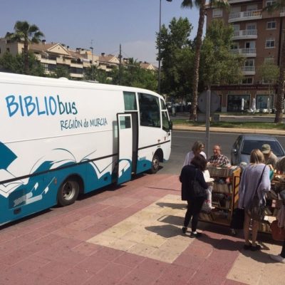 REGIÓN DE MURCIA | 
        Los bibliobuses de la Biblioteca Regional vuelven este verano a las playas