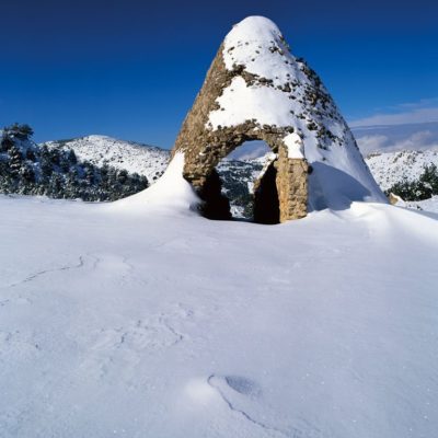 Restauran dos de los Pozos de la Nieve de Sierra Espuña