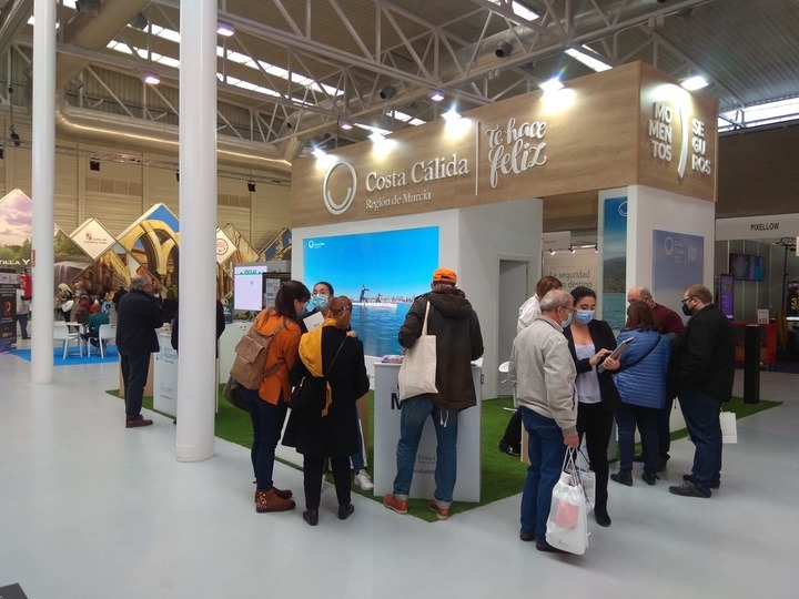 El Bono Turístico de la Región despierta el interés de público y profesionales en la Feria Intur de Valladolid