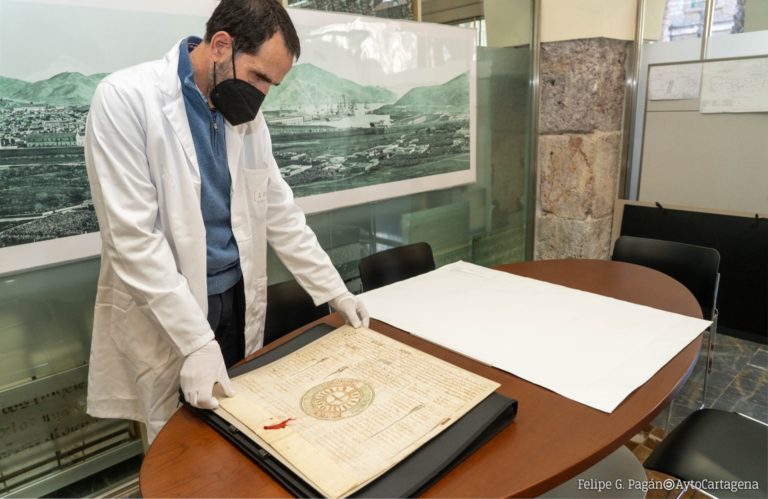 Cartagena envía a Toledo documentos originales del Rey Alfonso X para la exposición que celebrará el octavo centenario de su nacimiento