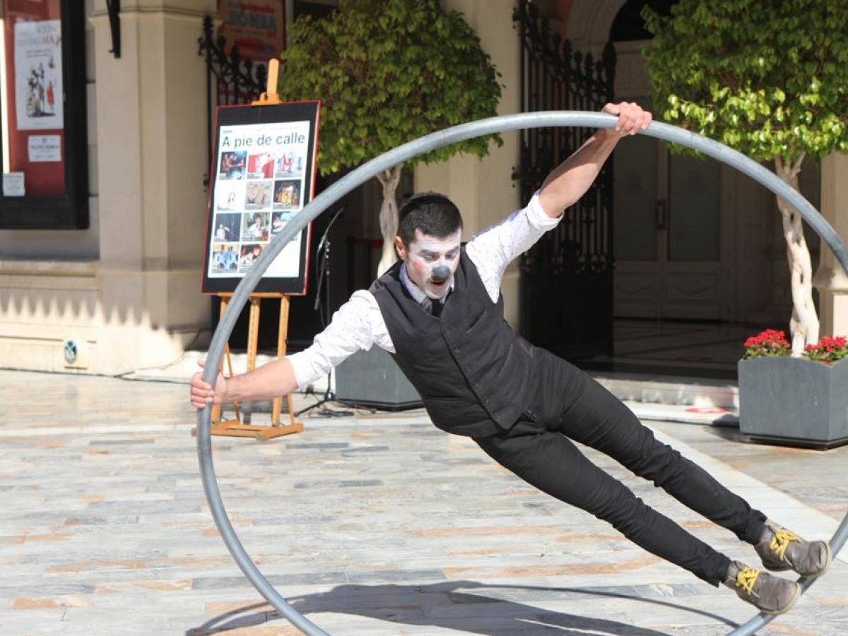 El nuevo ciclo ‘A pie de calle’ saca el teatro y el circo de las salas y programa once actividades en plazas y jardines del municipio de Murcia