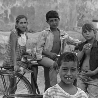 El Aula de Cultura de Cajamurcia de Lorca acoge la exposición del fotógrafo lorquino Alejo Molina titulada ”Bajo un mismo sol”
