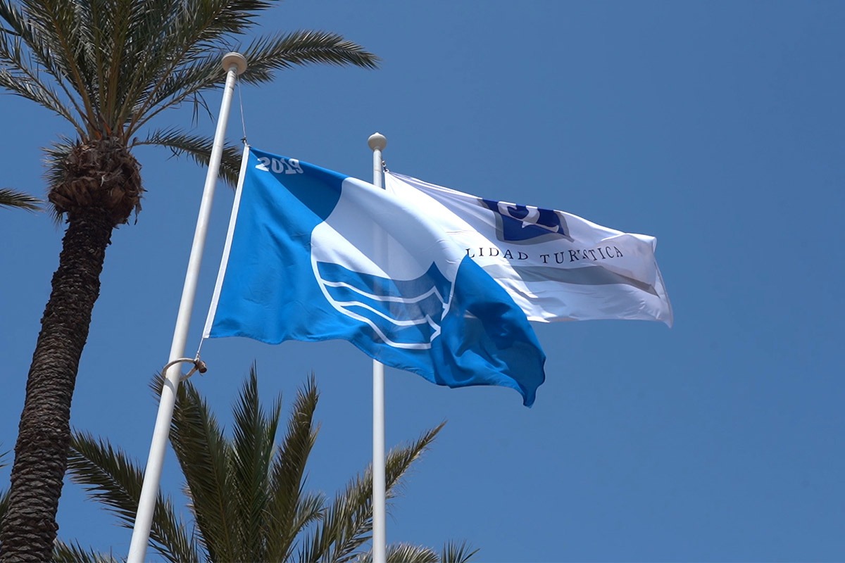 La Región obtiene 34 banderas azules para sus playas y puertos, dos más que el año pasado