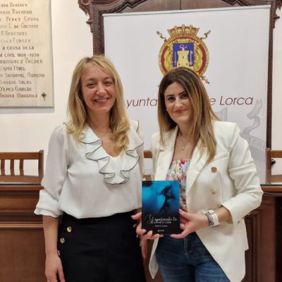 Se presenta la novela ‘Y apareciste tú. Luchar o caer’ de la escritora lorquina Cristina Llamas