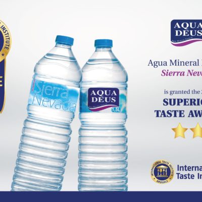 El agua mineral natural Aquadeus Sierra Nevada consigue dos estrellas en los Superior Taste Awards