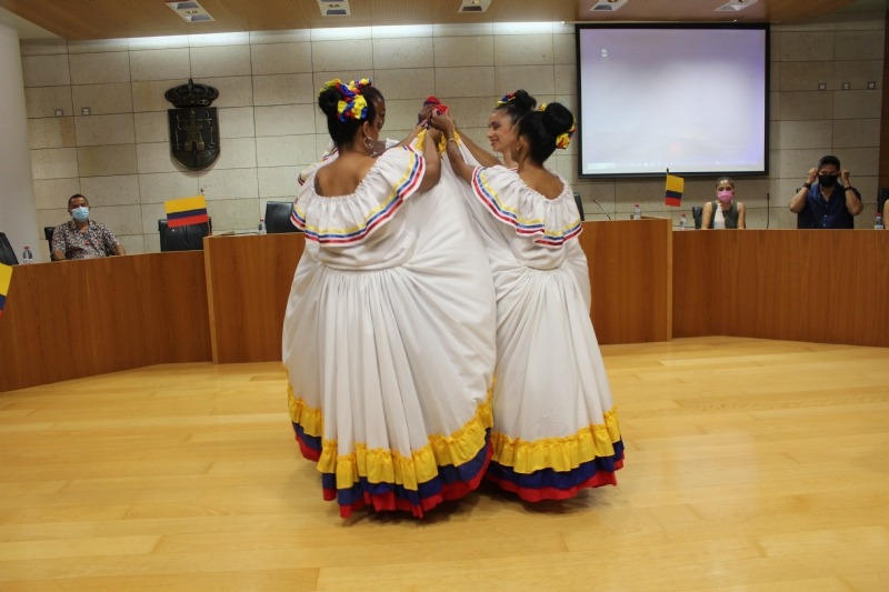 TOTANA | Celebran el nacimiento del Estado Colombiano Independiente a través de la representación de bailes y danzas tradicionales