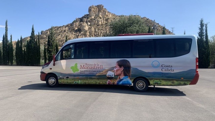 REGIÓN DE MURCIA | 
        El Bus del Vino retoma sus salidas a partir de septiembre con una visita a la ruta enoturística de Yecla