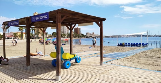 REGIÓN DE MURCIA | 
        La Región aumenta a 37 el número de playas accesibles, cinco más que el verano de 2021