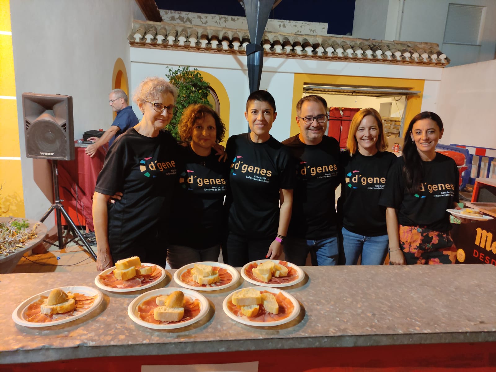ALHAMA DE MURCIA | Éxito del I Corte de jamón Solidario a beneficio de D´Genes celebrado en el barrio de Los Dolores de Alhama de Murcia￼