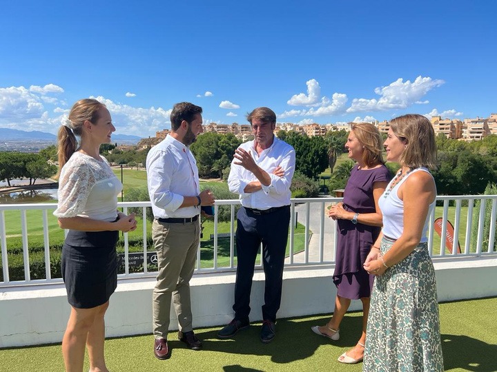 REGIÓN DE MURCIA | 
        La Comunidad se reúne con el sector para reimpulsar el golf como punta de lanza del turismo de la Región