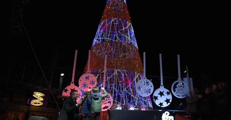 ALCANTARILLA | Comienza la Navidad en Alcantarilla con el encendido de la iluminación especial en Adolfo Suárez