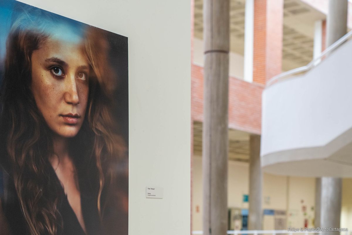 CARTAGENA | La exposición «Punto de fuga», de Mercedes Arenas, capta la intensidad y naturalidad en todas sus imágenes