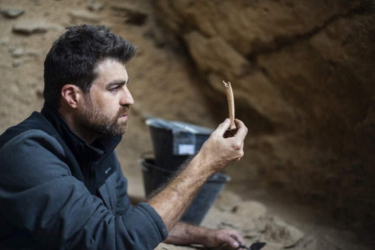 CARTAGENA | ‘La prehistoria en la mochila. Diario de viaje de un Neandertal’, libro protagonista este miércoles en Cartagena Piensa