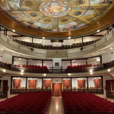 LORCA | El Ayuntamiento de Lorca conmemora el Día Mundial del Teatro con la lectura del Manifiesto y una performance
