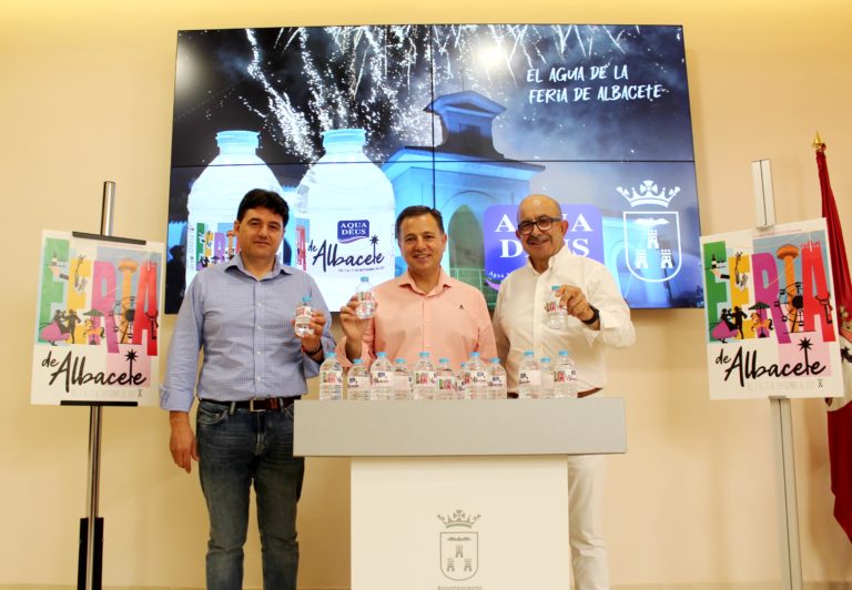 TURISMO | Aquadeus promociona la Feria de Albacete en cinco millones de botellas de agua mineral natural