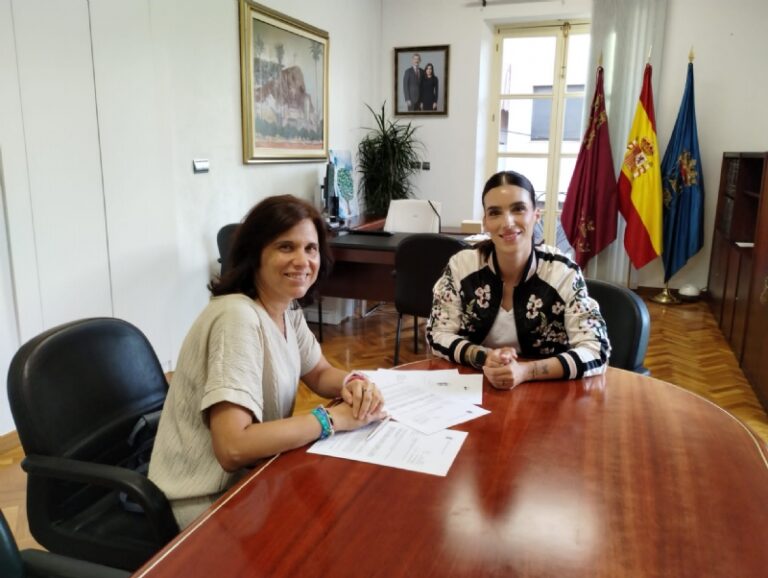 CULTURA | Alhama apuesta por la cultura y tradición con la firma del convenio con el Grupo de Coros y Danzas Virgen del Rosario