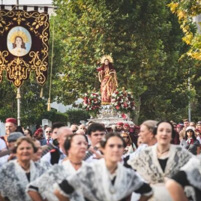 CULTURA | 
        Más de un millar de peregrinos llegan a Mérida acompañados por la imagen de Santa Eulalia; culminando así la última etapa del Camino Eulaliense iniciado hace seis años y que cuenta con 30 etapas