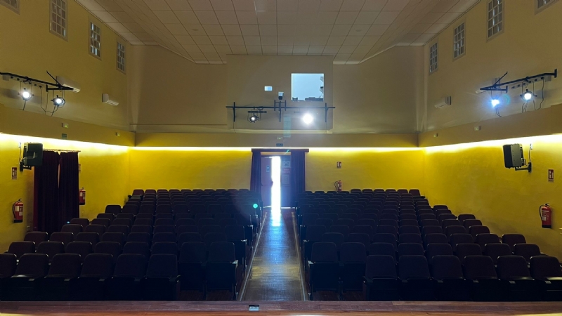 CULTURA | 
        Finalizada la instalación del nuevo equipamiento de iluminación y sonido en el Teatro Ginés Rosa del Centro Sociocultural “La Cárcel”