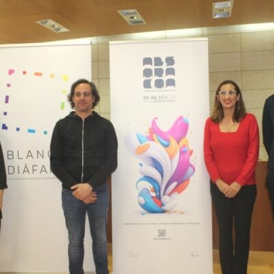 CULTURA | 
        Vídeo. Totana acoge, del 1 al 30 de noviembre, Abstracta; una propuesta artística promovida por la asociación Blanco Diáfano, que incluye talleres, proyecciones, una exposición y un mural urbano