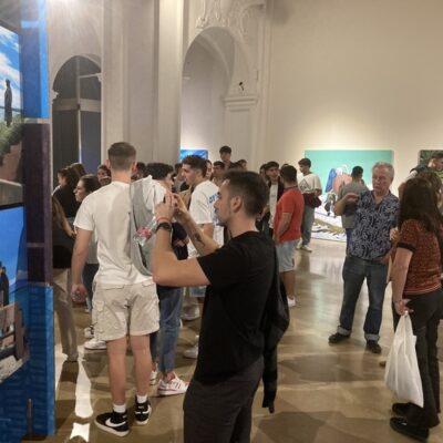 CULTURA | 
        Más de medio centenar de universitarios reciben una clase magistral de Ángel Mateo Charris con motivo de la exposición ‘Futurama’