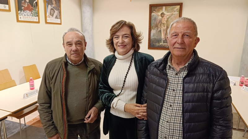 CULTURA | 
        El alcalde felicita al Nazareno de Honor y al Pregonero de la Semana Santa del 2024 tras su reciente nombramiento por parte del Ilustre Cabildo Superior de Procesiones