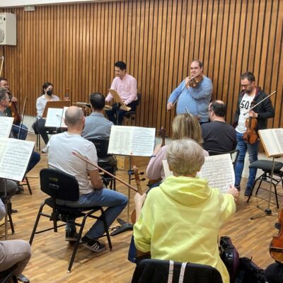 CULTURA | 
        La Orquesta Sinfónica recibe este sábado al violista murciano de la Filarmónica de Berlín, Joaquín Riquelme, que interpretará a Berlioz
