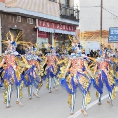 Quince peñas locales participan mañana en el primer gran desfile del Carnaval de Totana, con salida a las 17:00 horas desde la avenida de Lorca