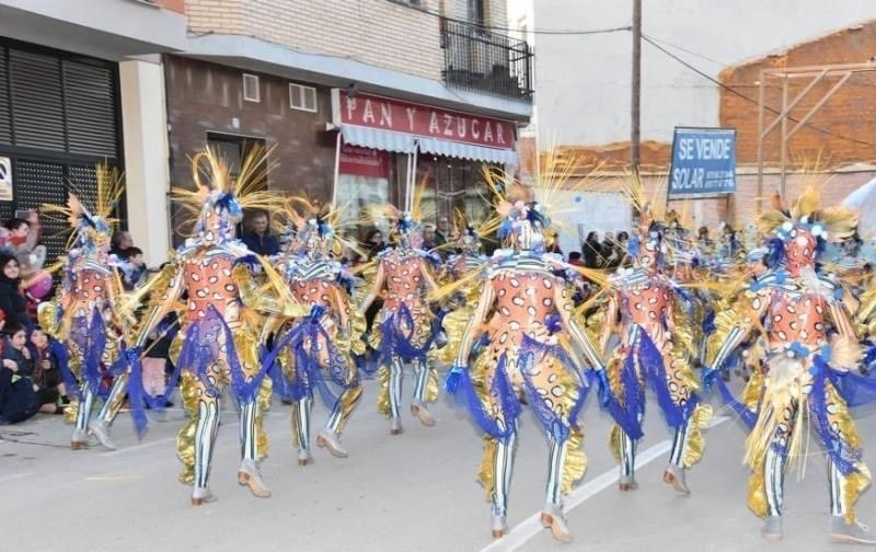 Quince peñas locales participan mañana en el primer gran desfile del Carnaval de Totana, con salida a las 17:00 horas desde la avenida de Lorca