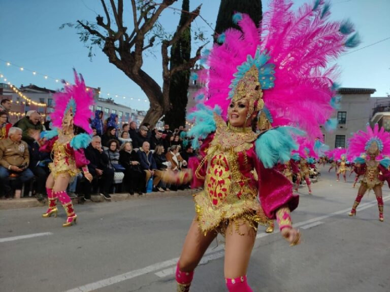 Un total de 15 peñas locales y 10 foráneas protagonizan mañana el VII Concurso Regional del Carnaval (16:00 horas), con el que finaliza el programa de desfiles