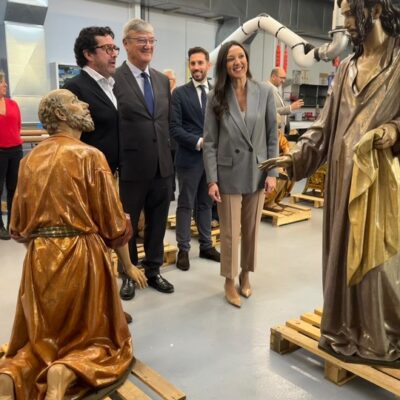 CULTURA | 
        La Comunidad Autónoma restaura ‘El Lavatorio’, una de las obras maestras del escultor Juan González Moreno