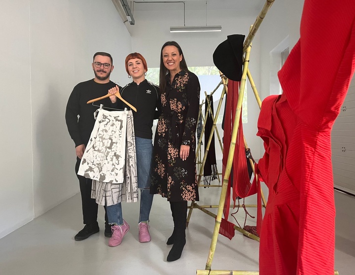 La diseñadora Alexandra Cánovas del Rey expone en el Centro Párraga su investigación y reinterpretación del traje regional huertano