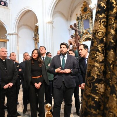 López Miras inaugura la exposición que rinde homenaje a la Cofradía de la Misericordia de Murcia en su 75 aniversario
