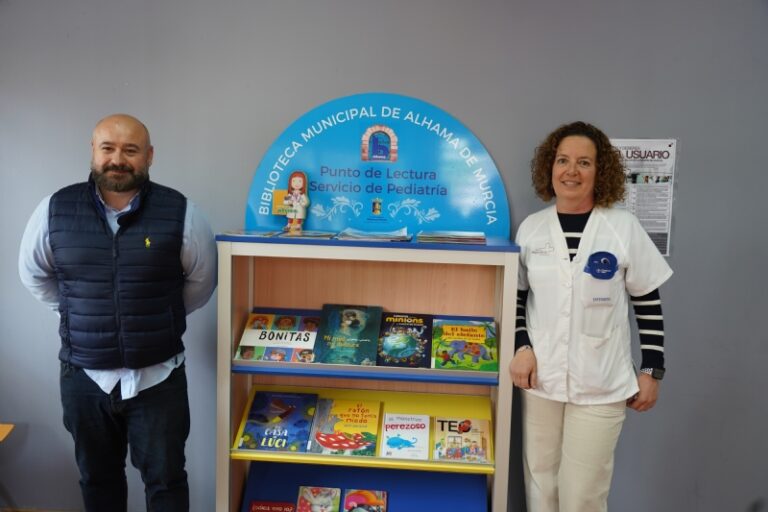 Inauguración del Punto de Lectura de la Biblioteca en el área de Pediatría del Centro de Salud