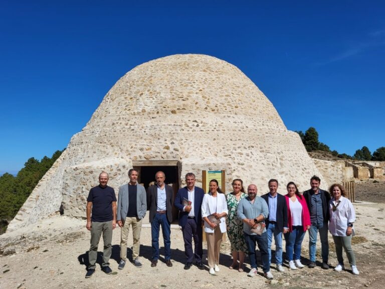 El concejal de Patrimonio y Turismo de Alhama de Murcia, Ginés José Muñoz, presente en el acto de reconocimiento europeo a la restauración de los Pozos de la Nieve