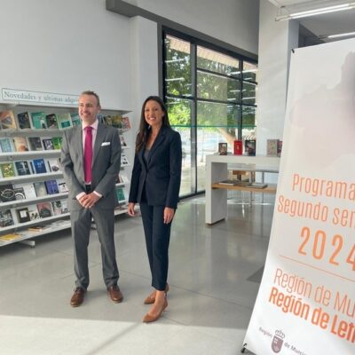Elvira Sastre, Jacobo Bergareche, Dani Rovira, Henar Álvarez, ‘la gata de Schrödinger’ y Mikel Herrán, en el programa de la Biblioteca Regional