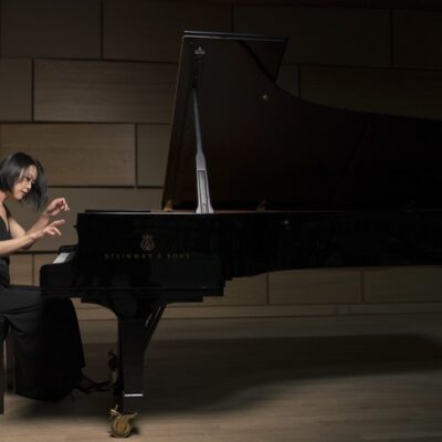 La pianista coreana Yeol Eum Son interpreta ‘El Emperador’, de Beethoven, junto a la Sinfónica de la Región y bajo la batuta de Hernández-Silva