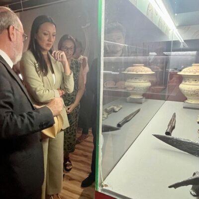 Una exposición sobre el mundo funerario ibérico exhibe en el Museo Arqueológico piezas maestras como los ‘jinetes de Coimbra del Barraco Ancho’