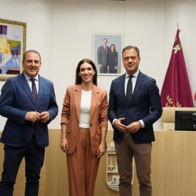 Alhama de Murcia recibirá casi 600.000 euros de la Comunidad para un nuevo Centro de Atención Temprana y la remodelación de las piscinas municipales