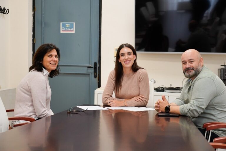 Convenio de colaboración entre el Ayuntamiento de Alhama de Murcia y el Grupo de Coros y Danzas Virgen del Rosario