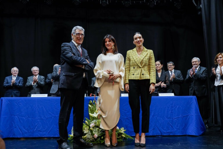 Perla Fuertes, ingresa como nuevo miembro de la Real Academia de Bellas Artes de Santa María de la Arrixaca por el valor y proyección de su obra